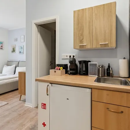 Vorstadtoase - 2 Personen - Eichwalde, Naehe Ber - Queensize-bett, Netflix, Parken