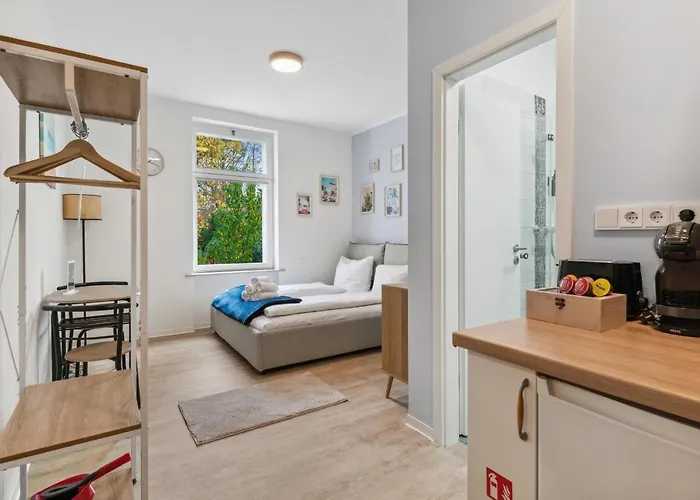 Vorstadtoase - 2 Personen - Eichwalde, Naehe Ber - Queensize-bett, Netflix, Parken شقة